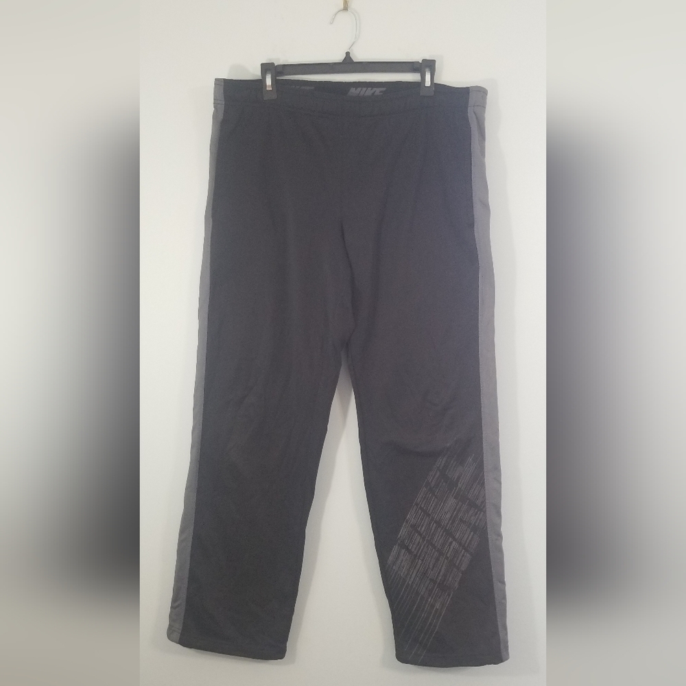 Nike Therma-Fit Sweatpants. Drawstring Waist. Nike Logo on Leg. Size Medium.
